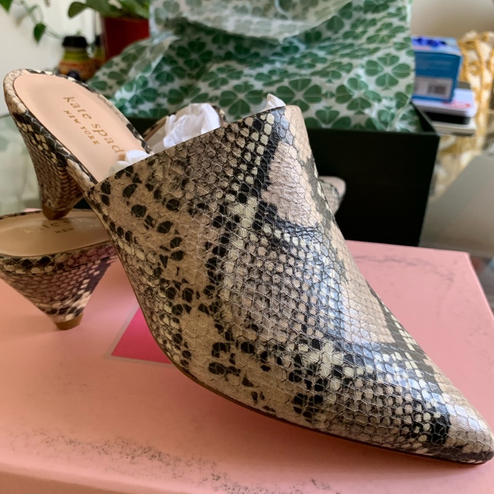Kate Spade kitten heel mules 🌸